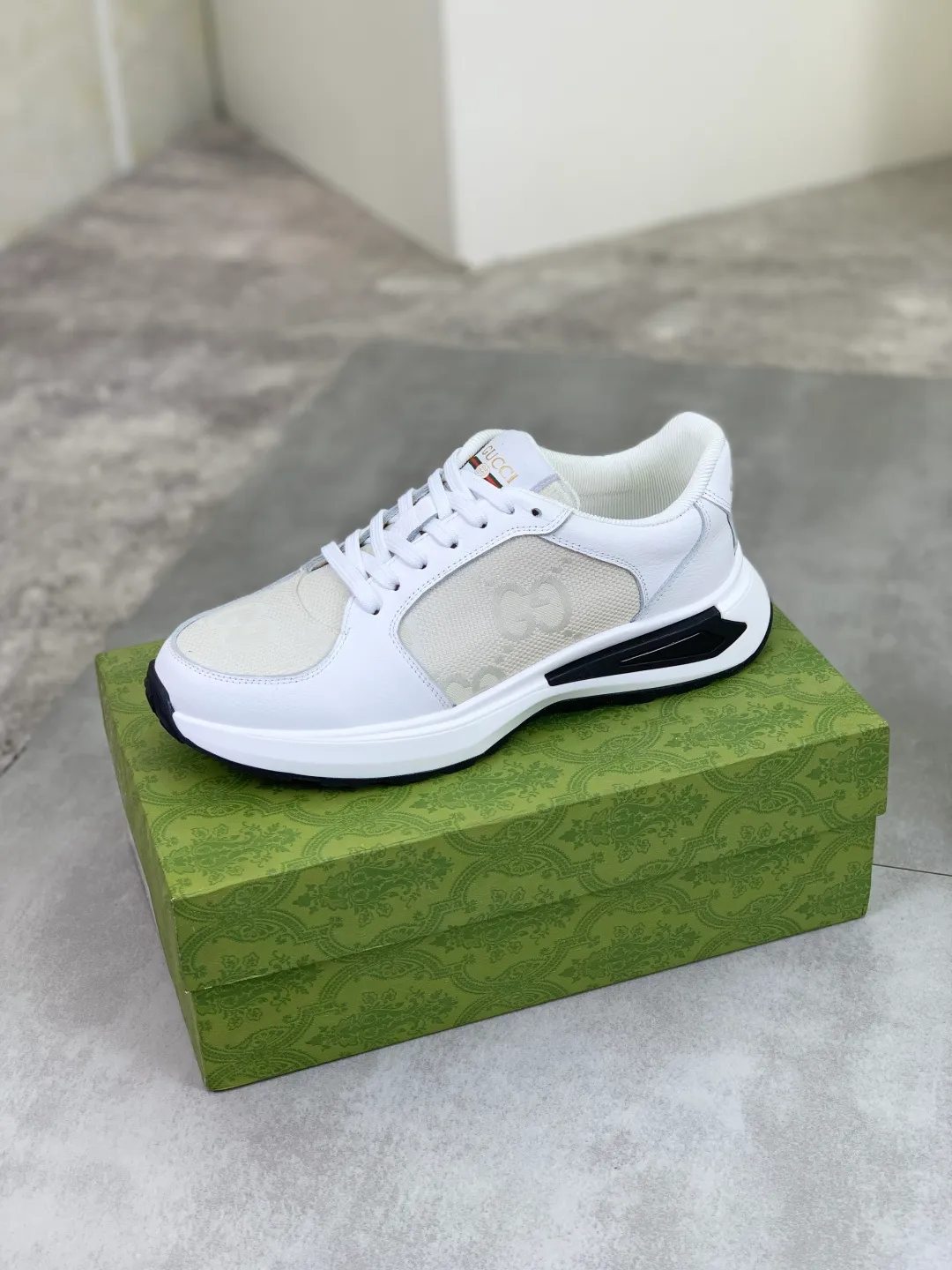 Men's shoes 💰P460💰【New model】🆘 The latest model from Gucci official website🎁Classic casual and fashionable men's shoes👟Best model💥The style is simple and elegant, exclusive for trendy men. Unique official website latest brand elements👑Gucci original decoration, fashionable and generous, the fabric is made of original soft calfskin➕Comfortable soft pigskin lining ✅Wear-resistant rubber outsole specified on the official website_Full of elasticity, the classic model taken at the counter 🎬Color: 3️⃣colors available😍Number of codes: 38-44 (45 46 customized)